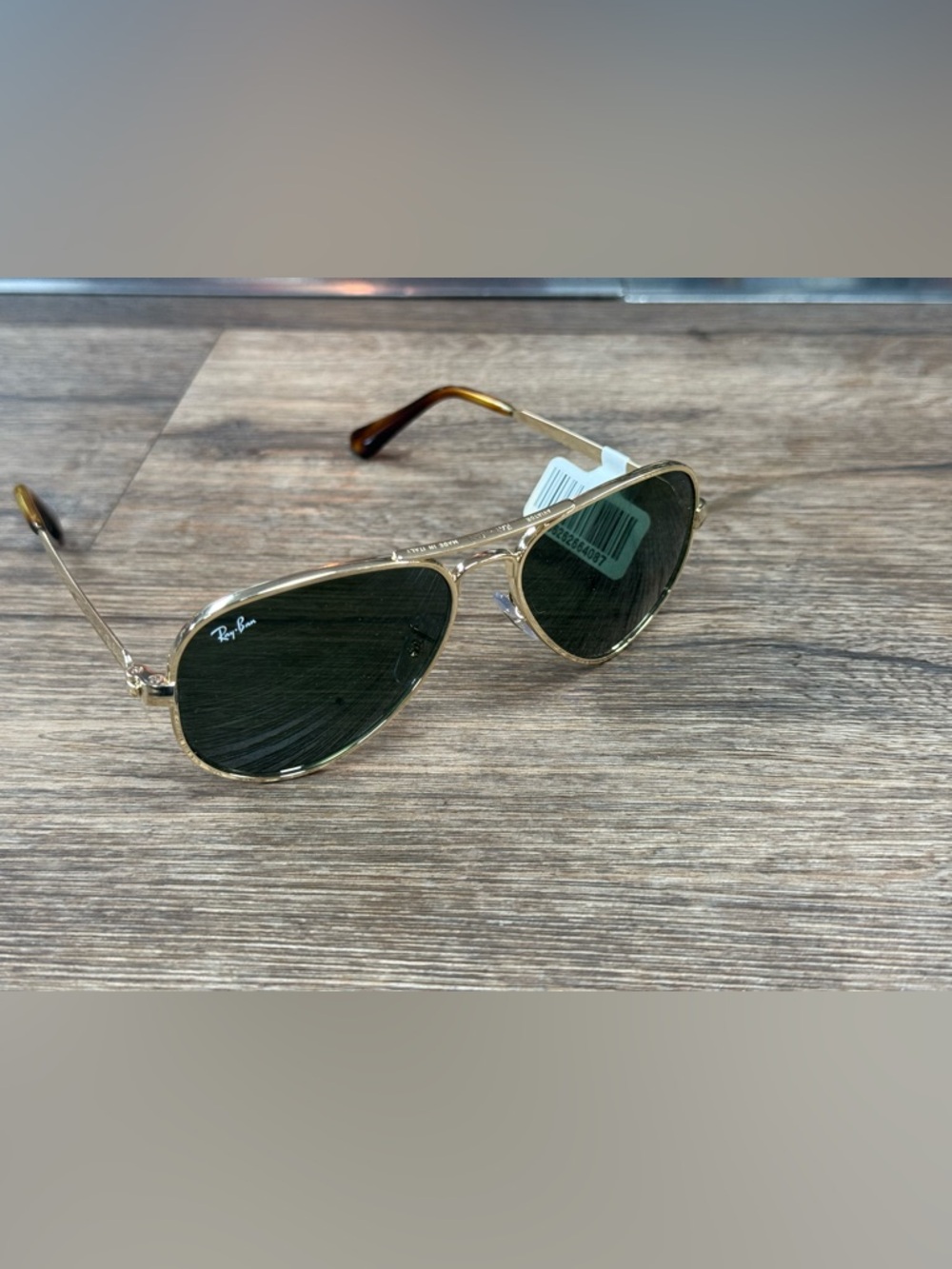 🇮🇹 Ray-Ban Gold Made in Italy 🇮🇹 Frame Sunglasses with Dark Green Lenses